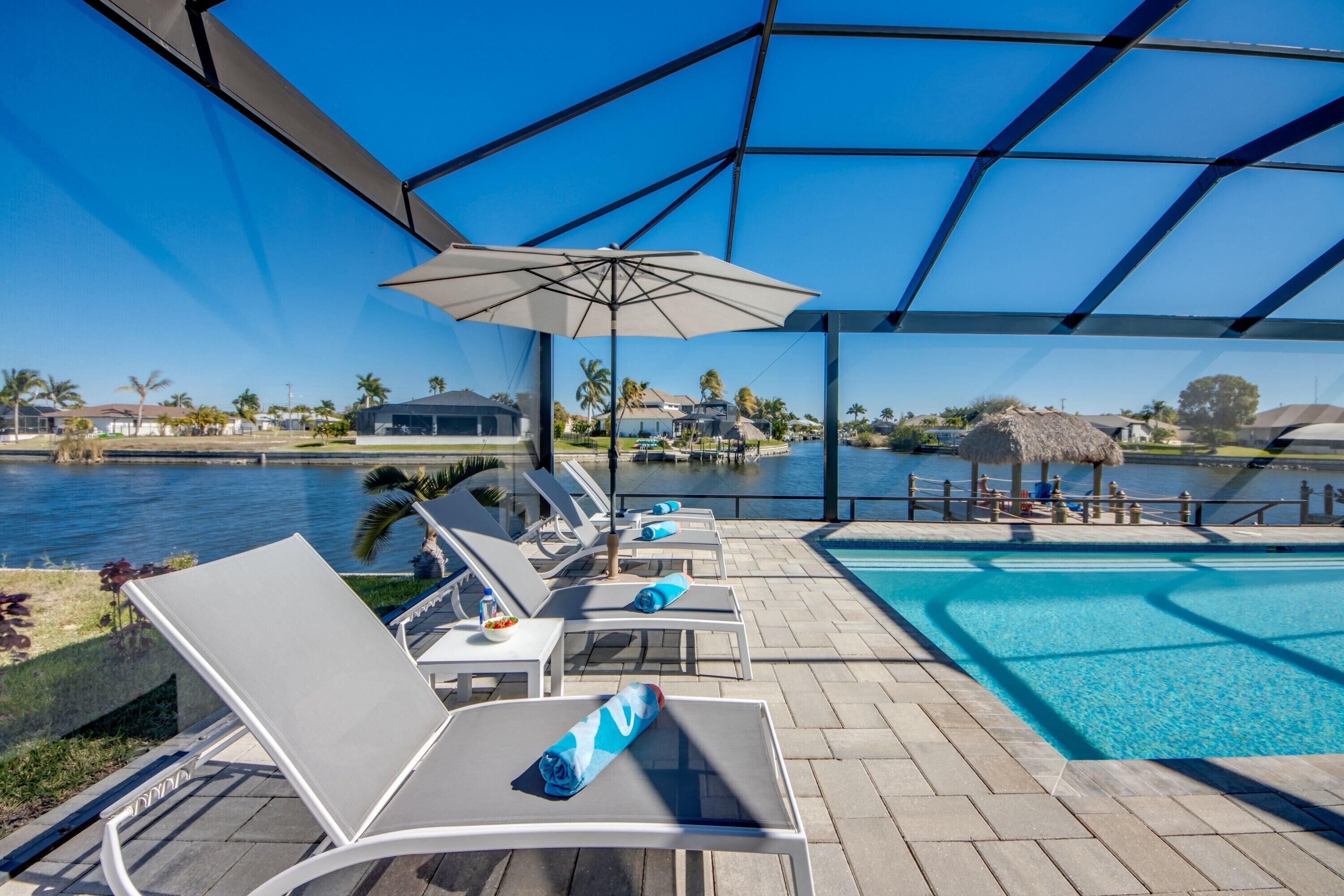 Alberca al aire libre y alberca climatizada