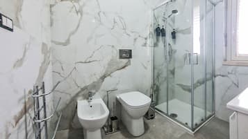 Apartment, 3 Schlafzimmer, Klimaanlage | Badezimmer