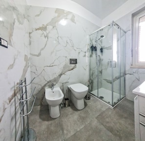 Apartment, 3 Schlafzimmer, Klimaanlage | Badezimmer