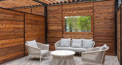 Sapphire Shores Lakeside Escape Pet Friendly
