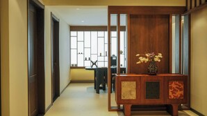 A hallway with a wooden cabinet, a dining table with chairs, and a window with a view. - BLOSSOM Floral Art Aesthetic Villa (Dali)