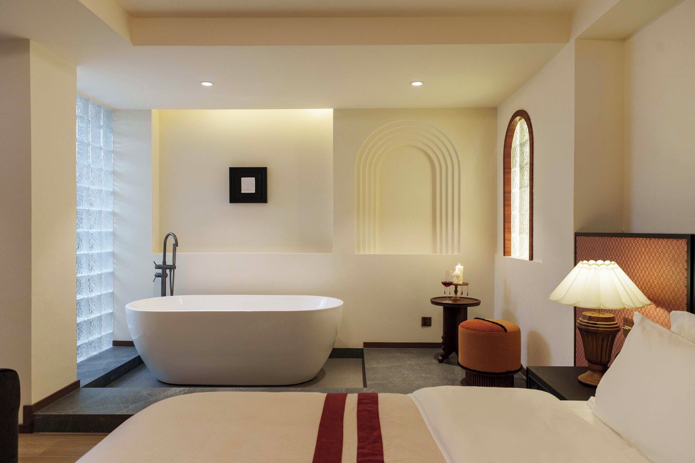 Luxury Double Room | Living area | TV