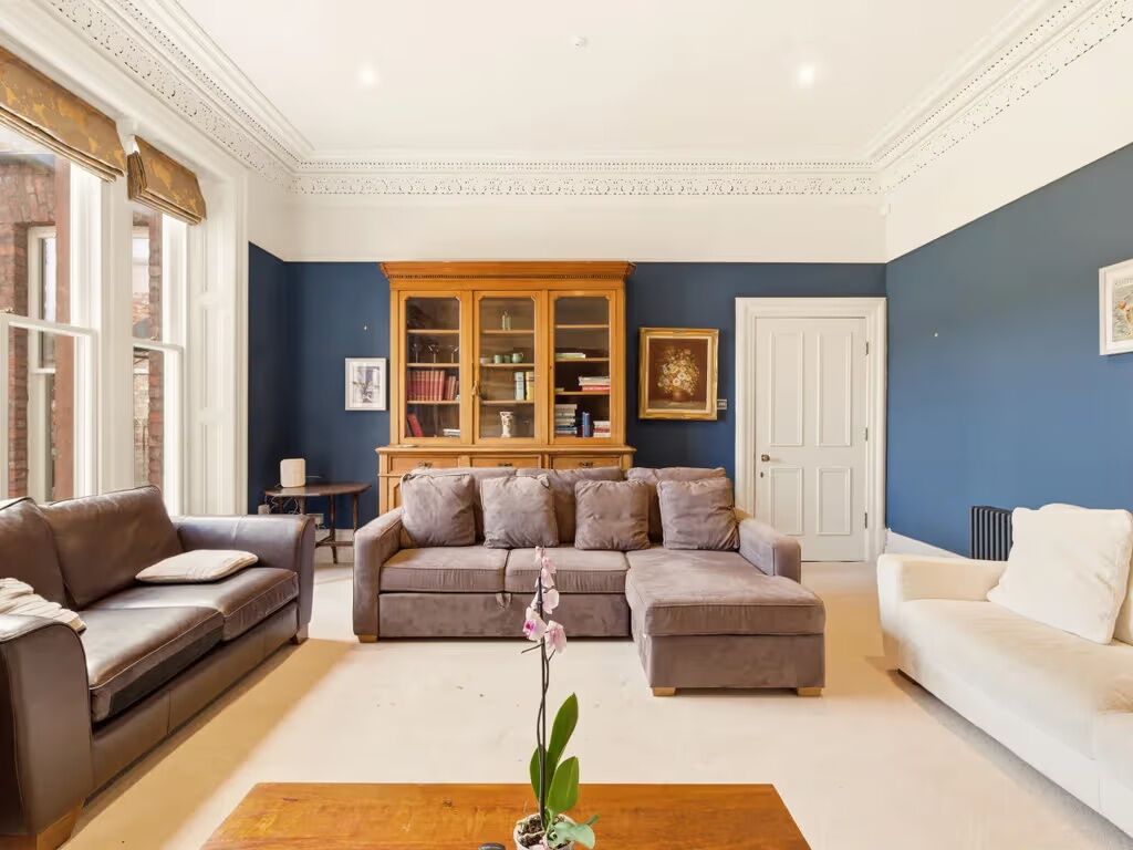 Spacious 7-bed Townhouse In Carlisle - Groups & Contractors - Carlisle