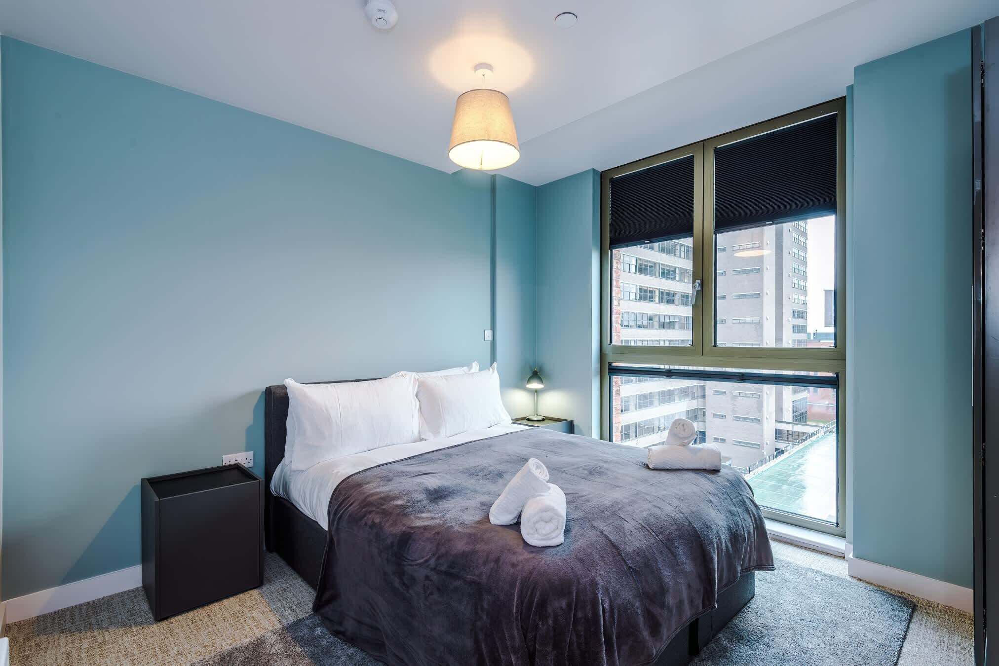 Iron/ironing board, internet, bed sheets