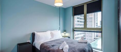 Iron/ironing board, internet, bed sheets