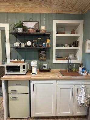 Private kitchen - Lovely private 1 bedroom Casita in country setting in Abilene. (Abilene)