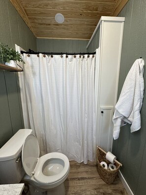 Bathroom - Lovely private 1 bedroom Casita in country setting in Abilene. (Abilene)