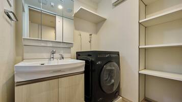 Combined shower/tub, hair dryer, slippers, towels