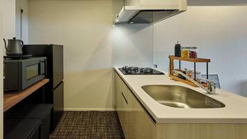 Double Room | Private kitchen | Full-size fridge, stovetop, cookware/dishes/utensils