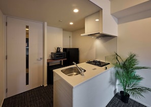 Twin Room | Private kitchen | Full-sized fridge, stovetop, electric kettle, cookware/dishes/utensils - Grand Residence Hotel Hakata Premier  (Fukuoka)