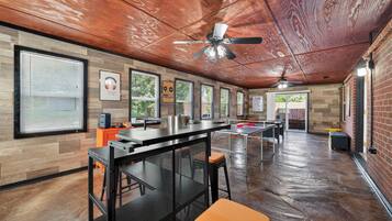 House, 5 Bedrooms | Game room