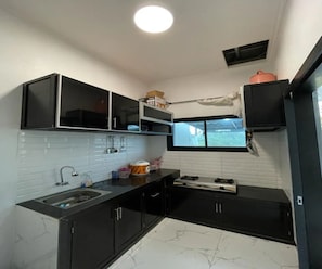 Family Villa, Lake View | Dapur peribadi