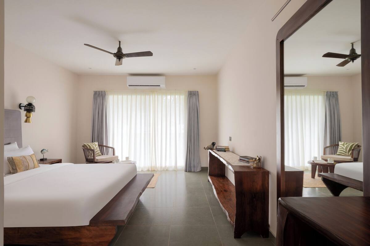 In-room safe, desk, laptop workspace, blackout curtains