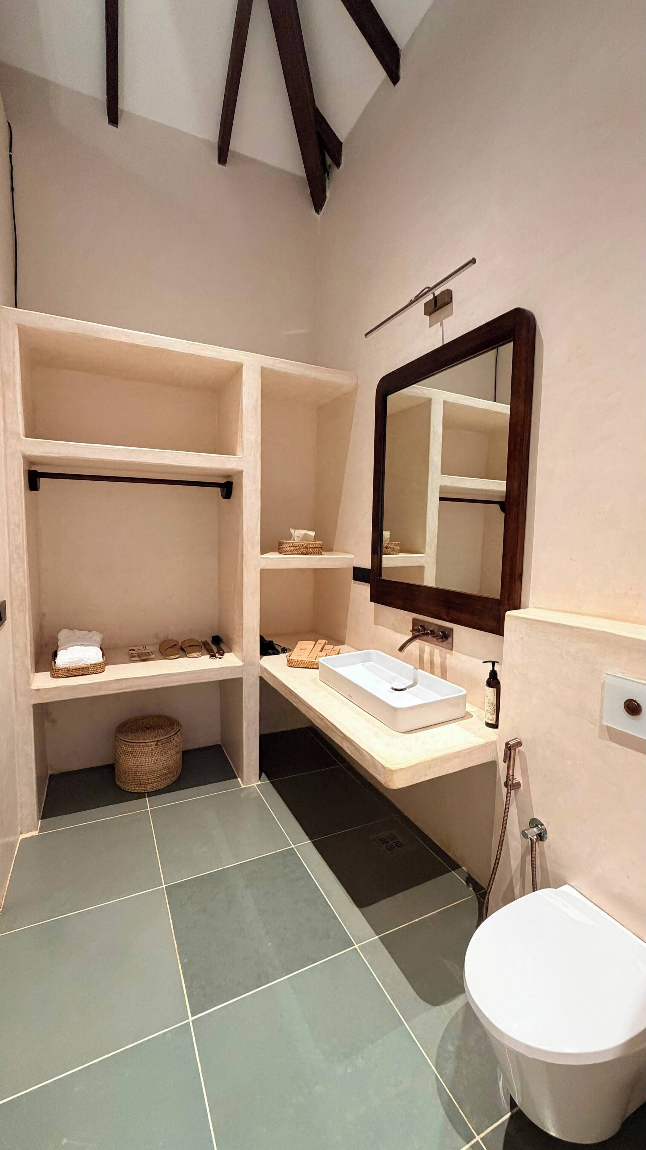 Costal Cottages | Bathroom | Shower, free toiletries, hair dryer, slippers