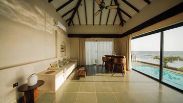 Villa de lujo, vista al mar, frente al mar | Área de sala de estar