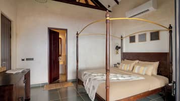 Costal Cottages | In-room safe, desk, laptop workspace, blackout drapes