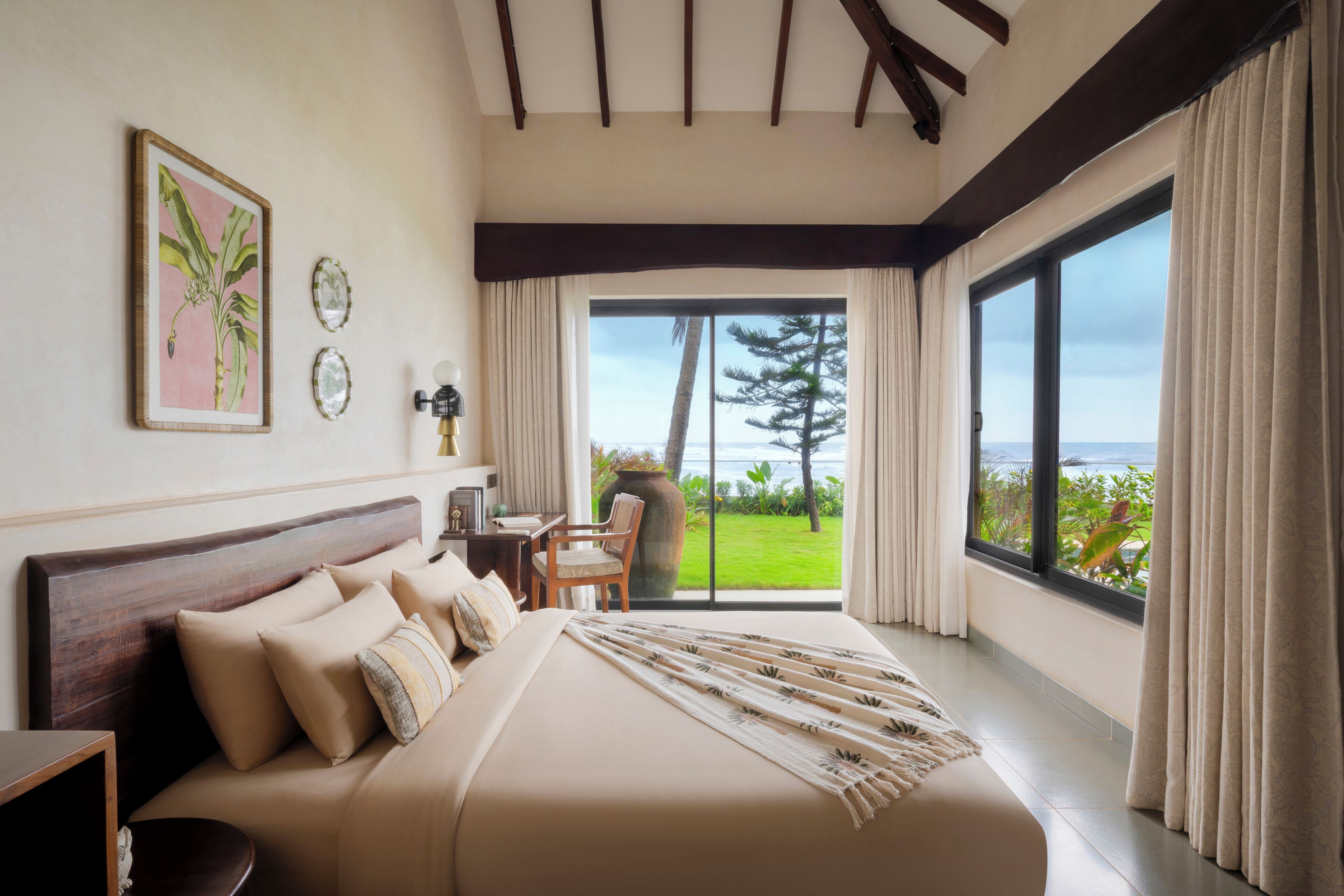 The Ocean Palm Villa | In-room safe, desk, laptop workspace, blackout drapes