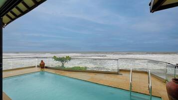 The Arabian Sea Villa | In-room safe, desk, laptop workspace, blackout drapes