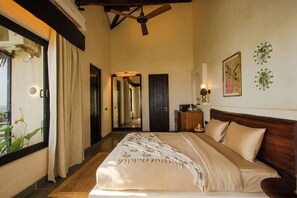 Villa, piscine privée, vue mer | Coffres-forts dans les chambres, bureau