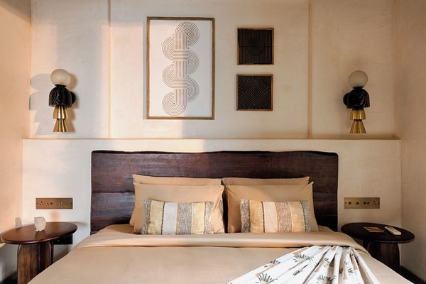 Earth Ocean Villa | In-room safe, desk, laptop workspace, blackout drapes