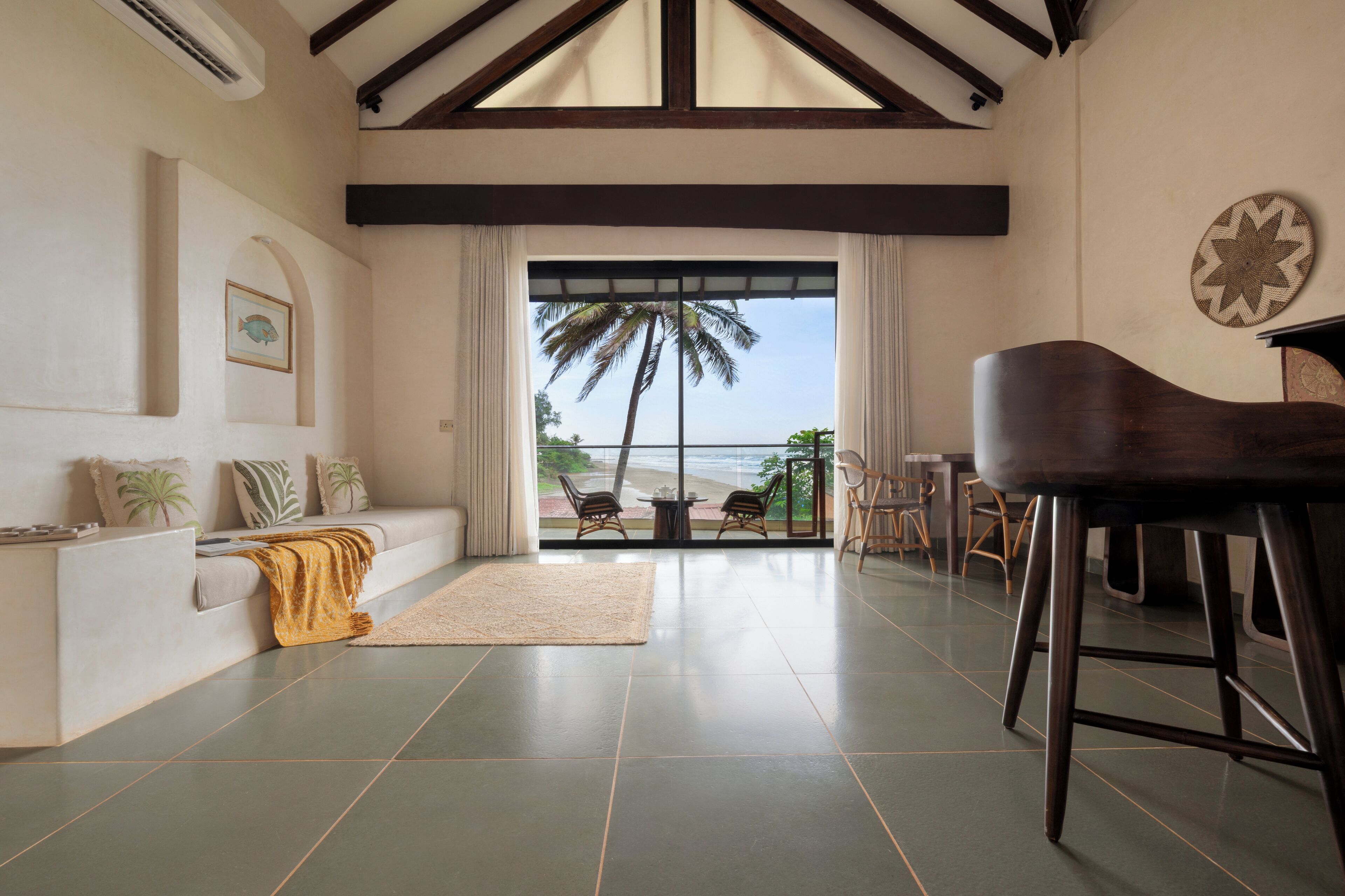 Earth Ocean Villa  | In-room safe, desk, laptop workspace, blackout drapes