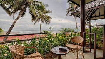 Costal Cottages | In-room safe, desk, laptop workspace, blackout drapes