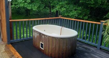 Sheperd's Hut, Sleeps 2 With Hot Tub and Garden