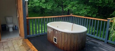 Sheperd's Hut, Sleeps 2 With Hot Tub and Garden