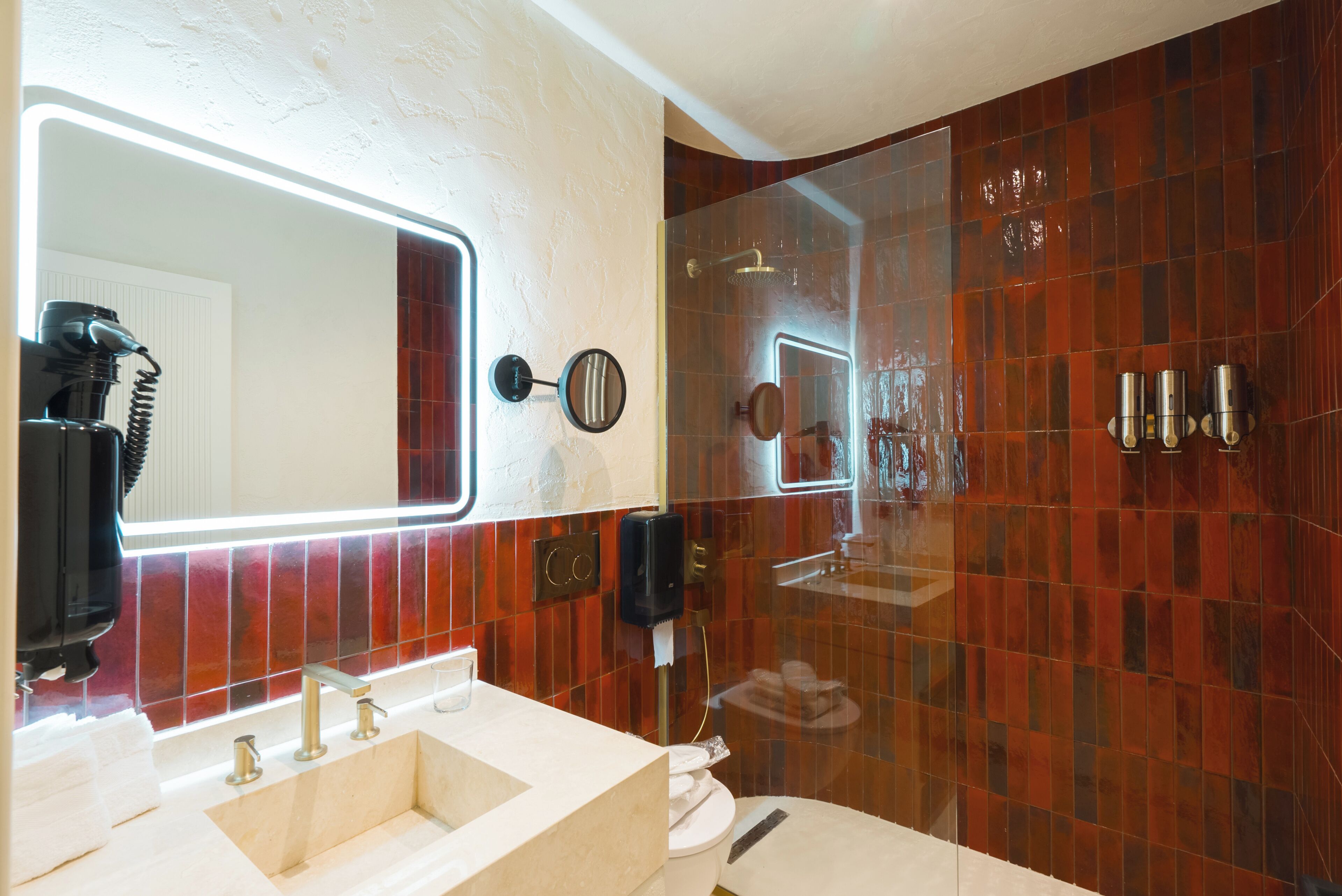 Standardzimmer, Stadtblick | Badezimmer | Dusche, Haartrockner, Hausschuhe, Handtücher