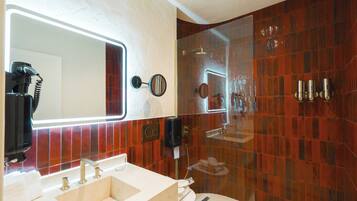 Standardzimmer, Stadtblick | Badezimmer | Dusche, Haartrockner, Hausschuhe, Handtücher