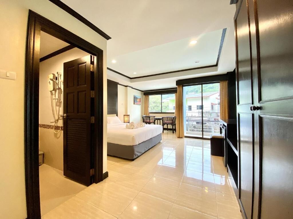 ตู้นิรภัยในห้องพัก, โต๊ะทำงาน, Wi-Fi ฟรี
