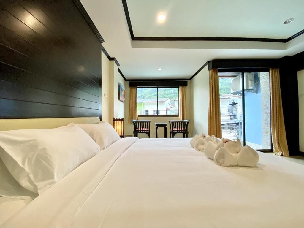 Phòng đôi Deluxe, ban công, quang cảnh núi | Két bảo mật tại phòng, bàn, truy cập Internet không dây miễn phí 