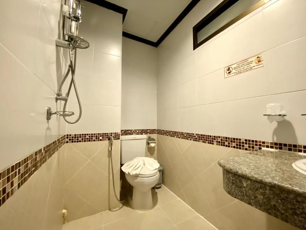 Phòng đôi Superior, sân hiên, quang cảnh thành phố | Phòng tắm | Buồng tắm vòi sen, đồ dùng nhà tắm miễn phí, khăn tắm 