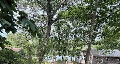 Charming 2 bedroom cottage by the pond in Eastham, Cape Cod