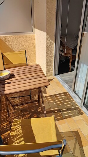 Outdoor dining - Vrbo Property (Cucq)