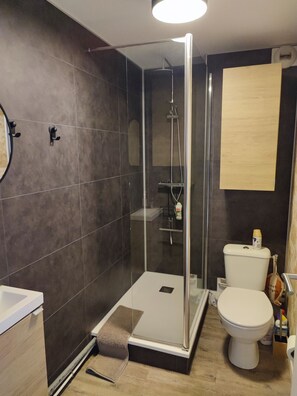 Bathroom - Vrbo Property (Cucq)
