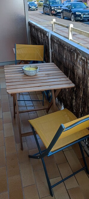 Outdoor dining - Vrbo Property (Cucq)