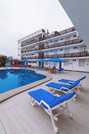 Piscina externa sazonal
