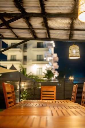 Khu ẩm thực ngoài trời
