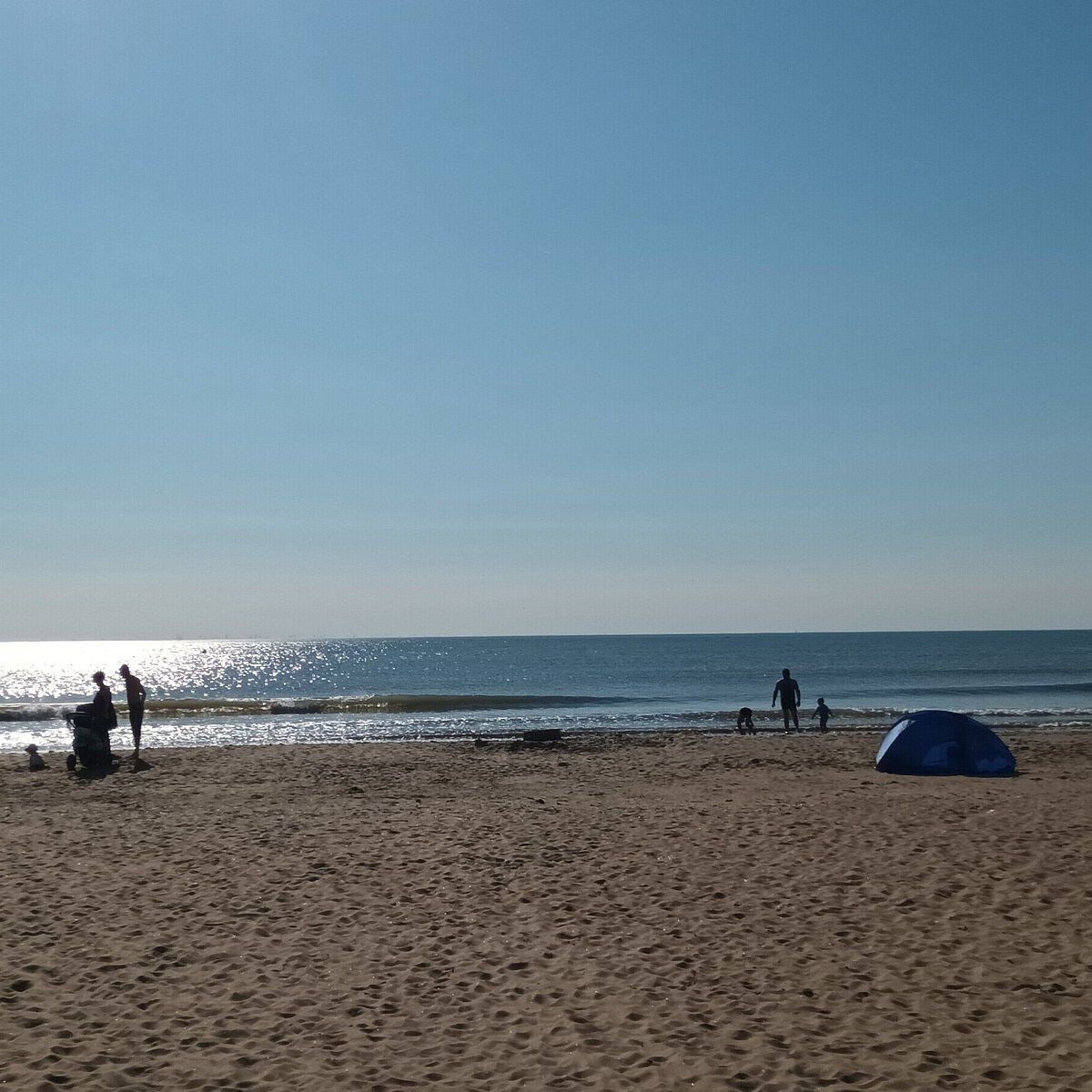 Beach nearby, sun loungers