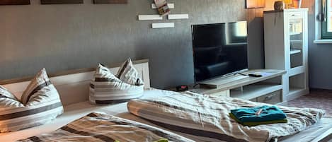 WiFi, bed sheets