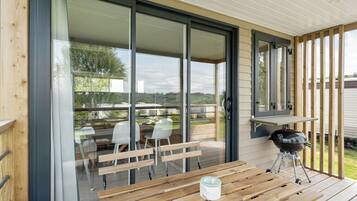 Chalet económico, 2 habitaciones | Restaurante al aire libre
