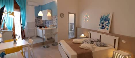 Iron/ironing board, travel crib, free WiFi