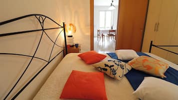 1 bedroom, iron/ironing board, travel cot, free WiFi