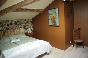 WiFi, bed sheets - Les Hirondelles, Hertenkamer B&B with Shared Pool, Private Terrace, and Wi-Fi (Moissannes)