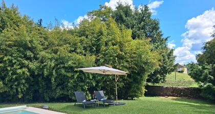 Chambre dâhĂŽtes « La Chambre des Libellules » avec piscine partagĂ©e, terrasse privĂ©e et Wi-Fi