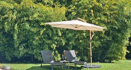 Chambre d’hôtes « La Chambre des Libellules » avec piscine partagée, terrasse privée et Wi-Fi