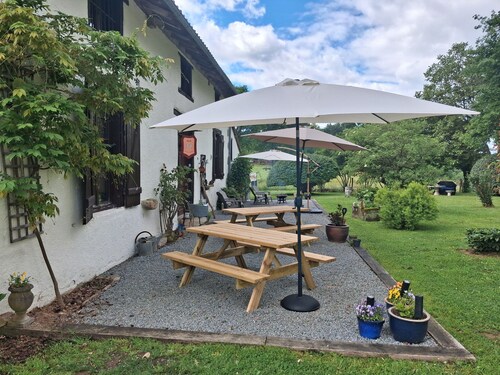 Chambre d’hôtes « La Chambre du Rouge-gorge » avec piscine partagée, terrasse privée et Wi-Fi