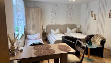 Apartamento, Se admiten mascotas, planta baja | Ropa de cama hipoalergénica y decoración individual