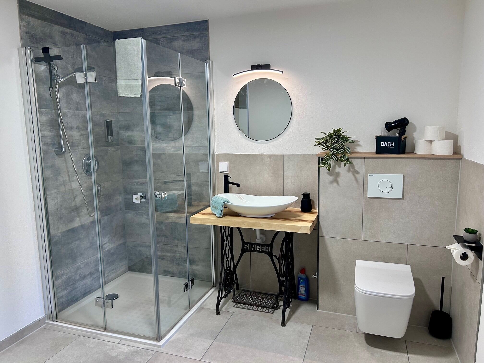 Apartamento, Se admiten mascotas, planta baja | Baño | Secador de pelo, toallas, jabón y champú